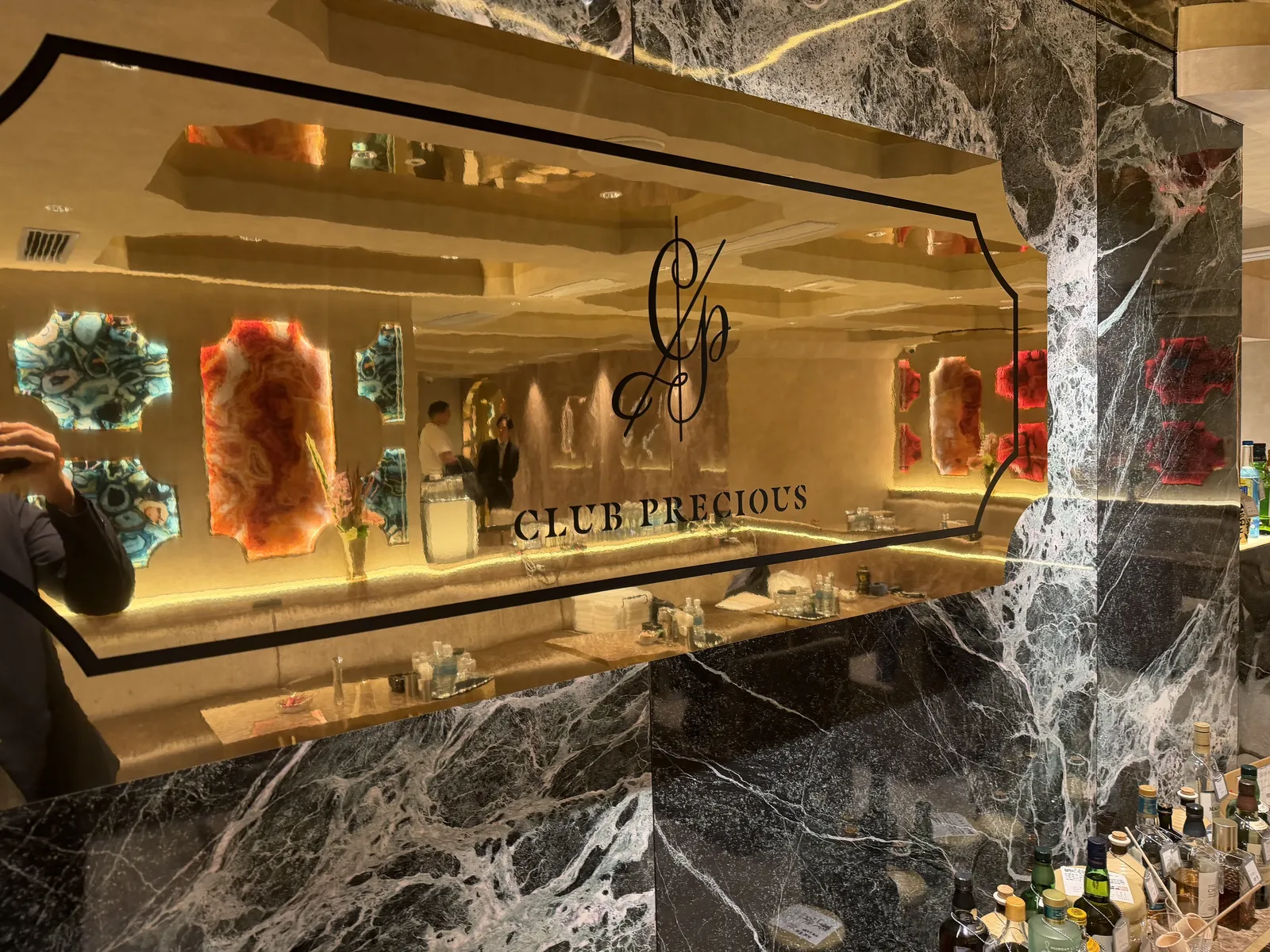 北新地 プレシャス (PRECIOUS)